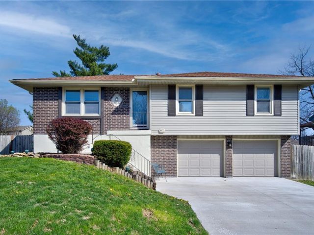 Homes for Sale in Kansas City, MO 64155 | 506 NE 98th Terrace