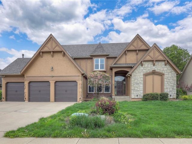 Homes for Sale in Kansas City, MO 64152 | 6826 NW Monticello Court