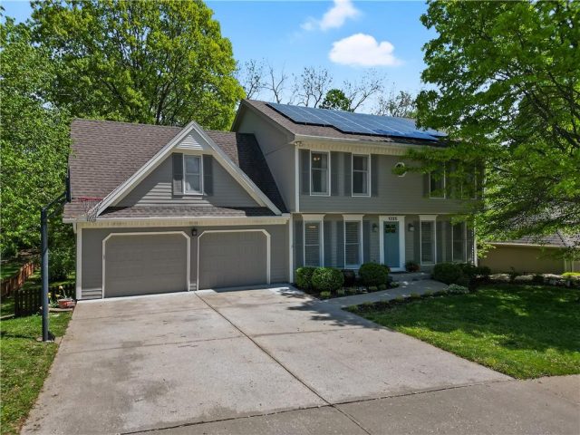 Homes for Sale in Liberty, MO 64068 | 1225  WILDBRIAR Drive