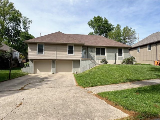 Homes for Sale in Gladstone, MO 64119 | 4024 NE 59th Terrace