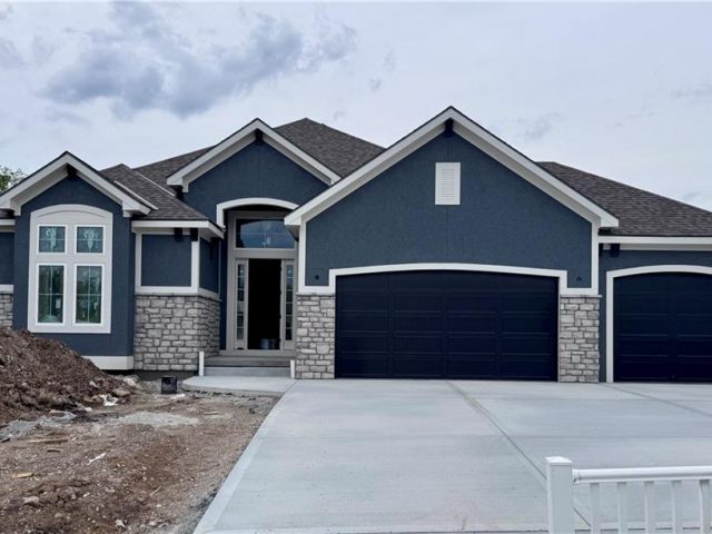 Homes for Sale in Kansas City, MO 64157 | 10332 N Potter Avenue