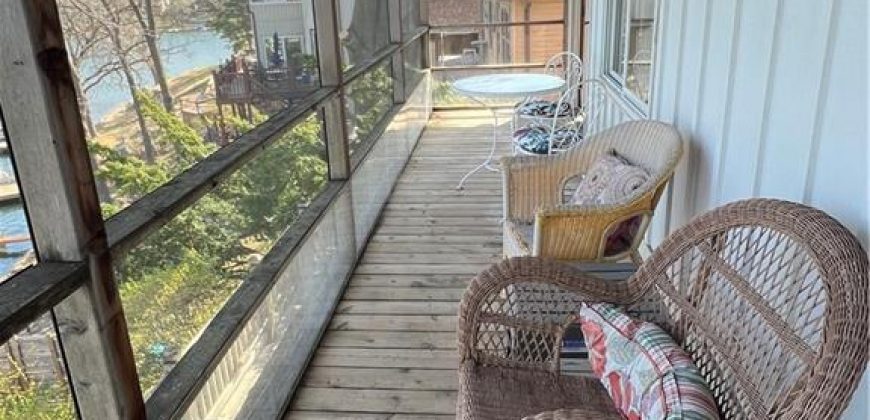 Homes for Sale in Kansas City, MO 64151 | 817 NW South Shore Drive