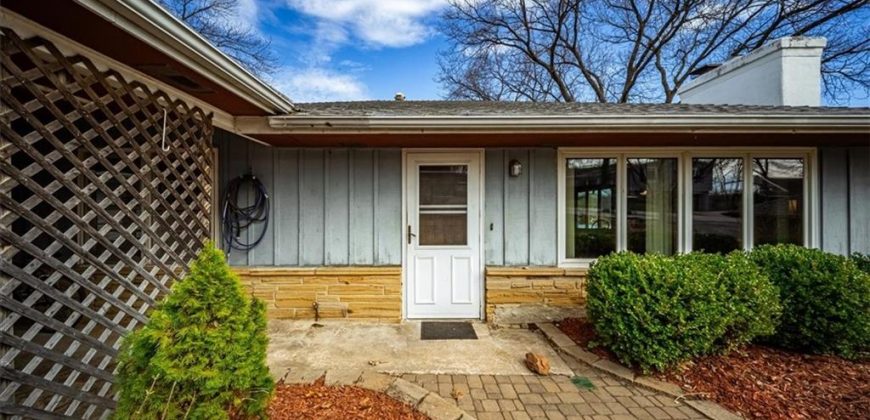 Homes for Sale in Kansas City, MO 64151 | 817 NW South Shore Drive