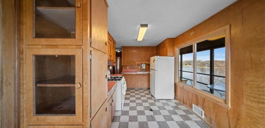 Homes for Sale in Kansas City, MO 64151 | 817 NW South Shore Drive