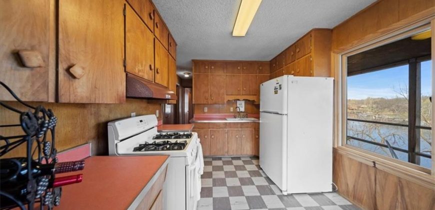 Homes for Sale in Kansas City, MO 64151 | 817 NW South Shore Drive