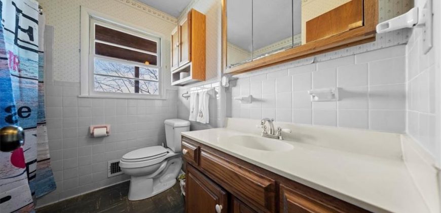 Homes for Sale in Kansas City, MO 64151 | 817 NW South Shore Drive