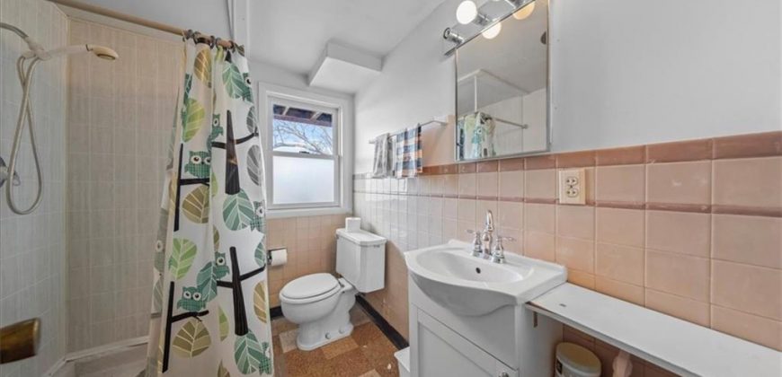 Homes for Sale in Kansas City, MO 64151 | 817 NW South Shore Drive