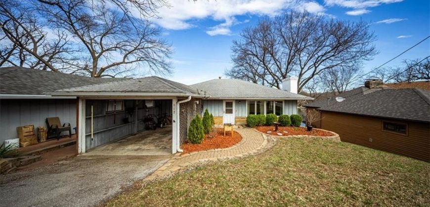 Homes for Sale in Kansas City, MO 64151 | 817 NW South Shore Drive