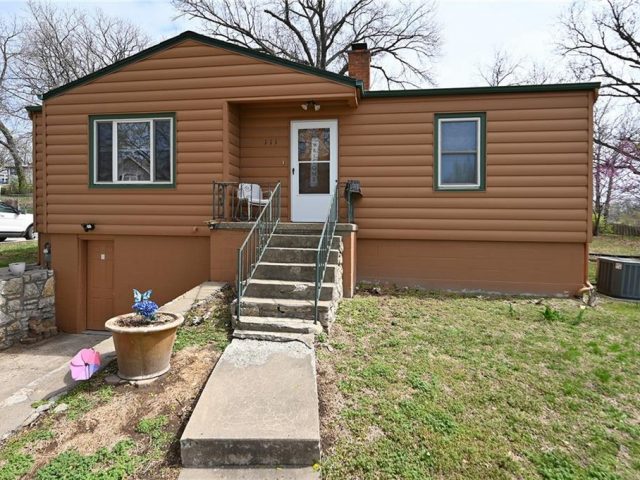 Homes for Sale in Excelsior Springs, MO 64024 | 111  WALLER Avenue