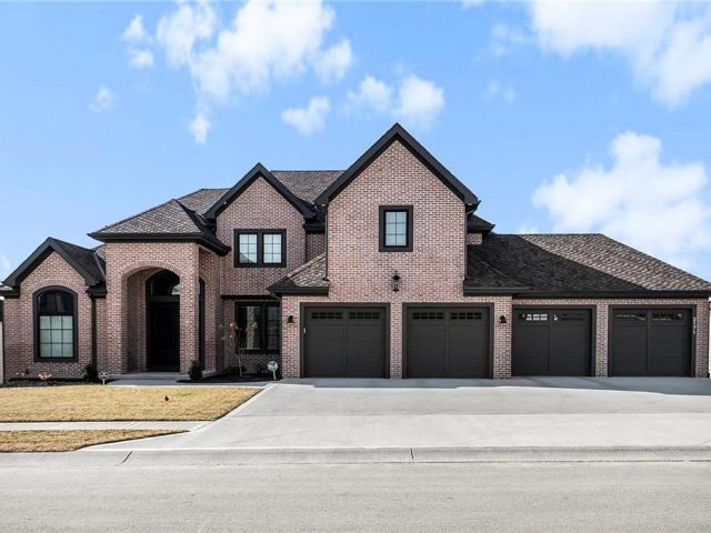 Homes for Sale in Riverside, MO 64150 | 2171 NW Palisades Drive