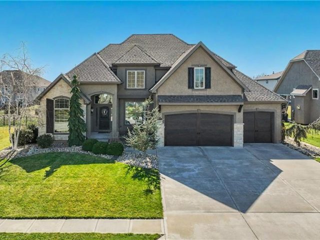Homes for Sale in Kansas City, MO 64155 | 2819 NE 102nd Terrace