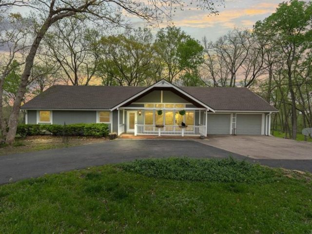 Homes for Sale in Smithville, MO 64089 | 7770  Buckwood Drive