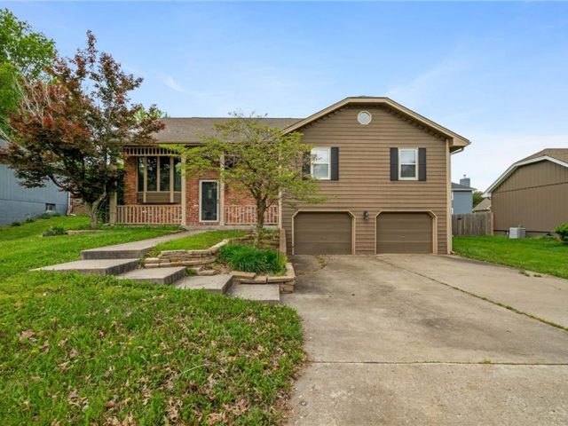 Homes for Sale in Kearney, MO 64060 | 1710  Regency Drive