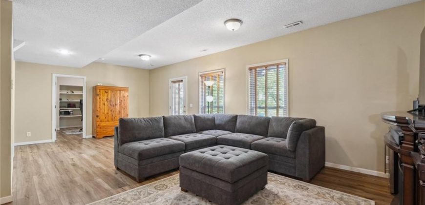 Homes for Sale in Gladstone, MO 64118 | 5201 N Jefferson Street