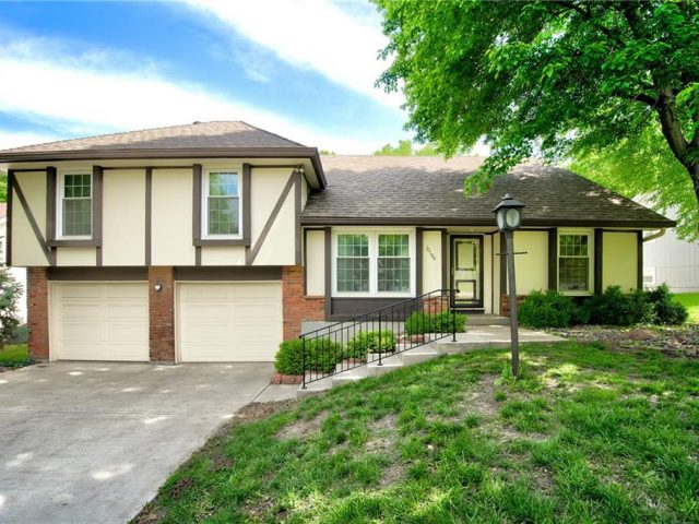 Homes for Sale in Kansas City, MO 64152 | 10106 NW Mirror Lake Drive