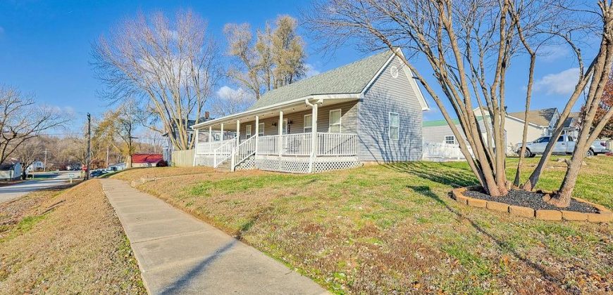 Homes for Sale in Dearborn, MO 64439 | 112 E 2nd Street