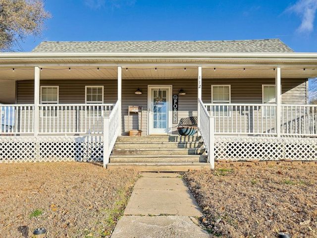 Homes for Sale in Dearborn, MO 64439 | 112 E 2nd Street