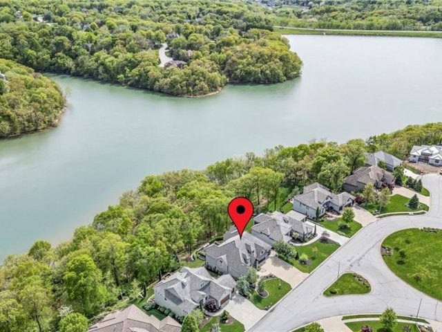 Homes for Sale in Parkville, MO 64152 | 6069  Southlake Drive