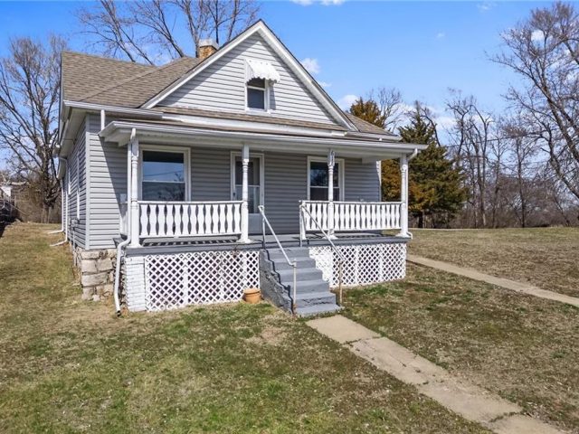 Homes for Sale in Excelsior Springs, MO 64024 | 618  Linn Avenue