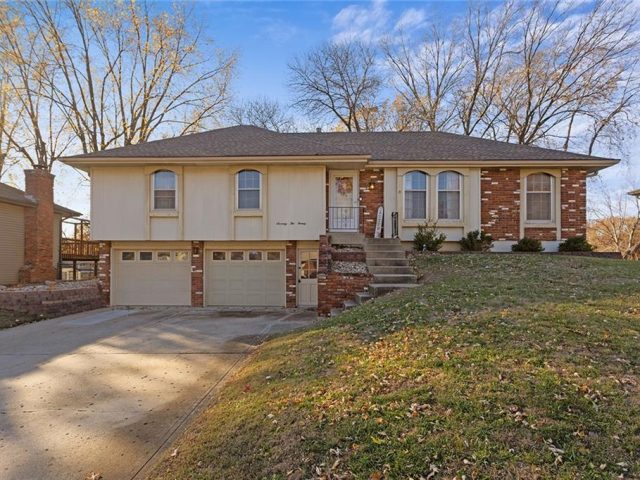 Homes for Sale in Kansas City, MO 64118 | 7220 N Park Avenue
