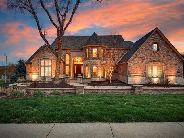 Homes for Sale in Kansas City, MO 64116 | 4319 N Mulberry Drive