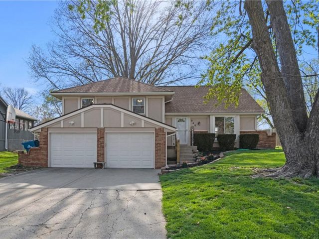 Homes for Sale in Liberty, MO 64068 | 940  Dunwich Drive