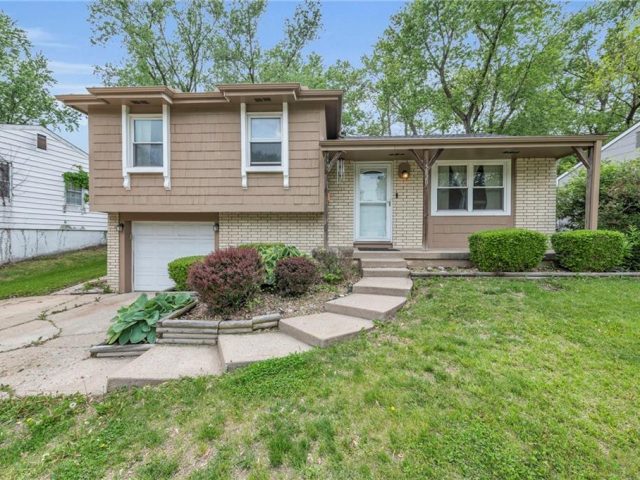 Homes for Sale in Kansas City, MO 64119 | 5820 N Oakley Avenue