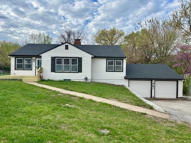 Homes for Sale in Oakview, MO 64118 | 701 NE Shady Lane Drive