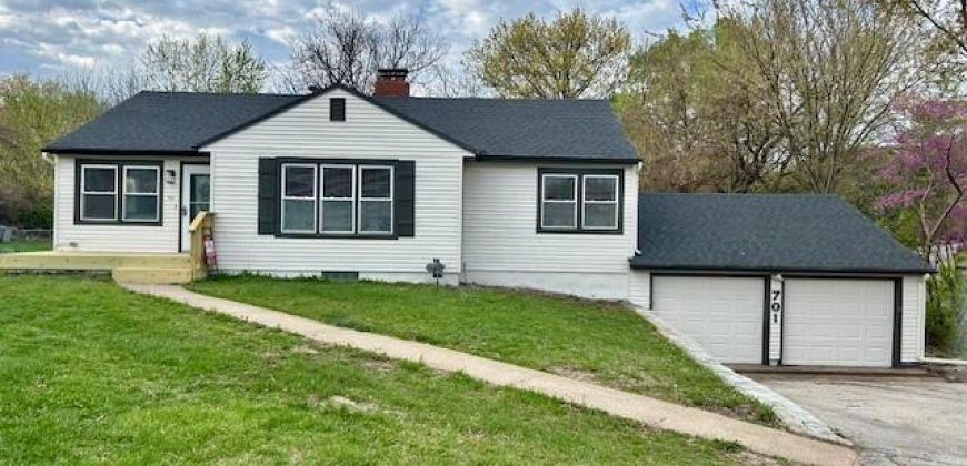 Homes for Sale in Oakview, MO 64118 | 701 NE Shady Lane Drive