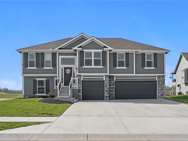 Homes for Sale in Kearney, MO 64060 | 1701  Willow Lane