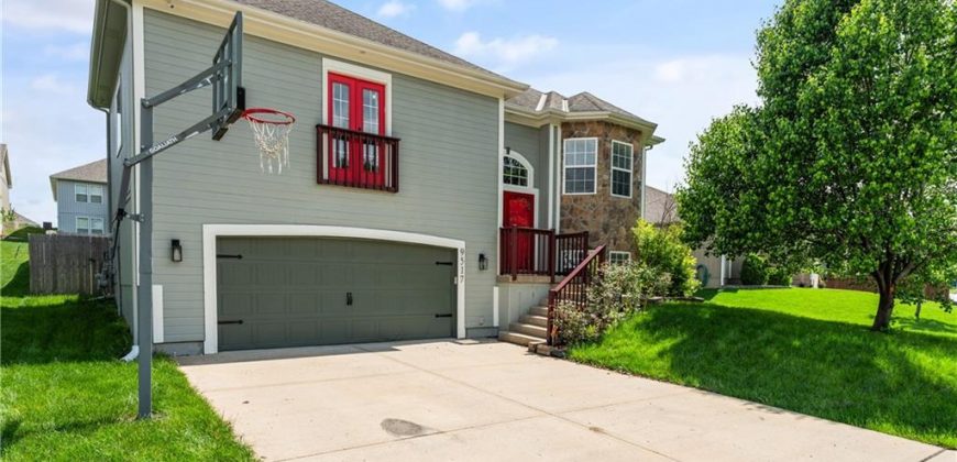 Homes for Sale in Kansas City, MO 64154 | 9517 N Adrian Place