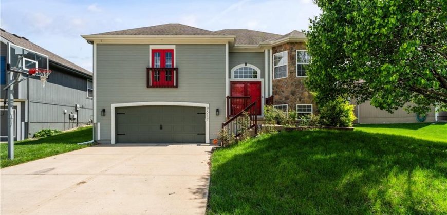 Homes for Sale in Kansas City, MO 64154 | 9517 N Adrian Place