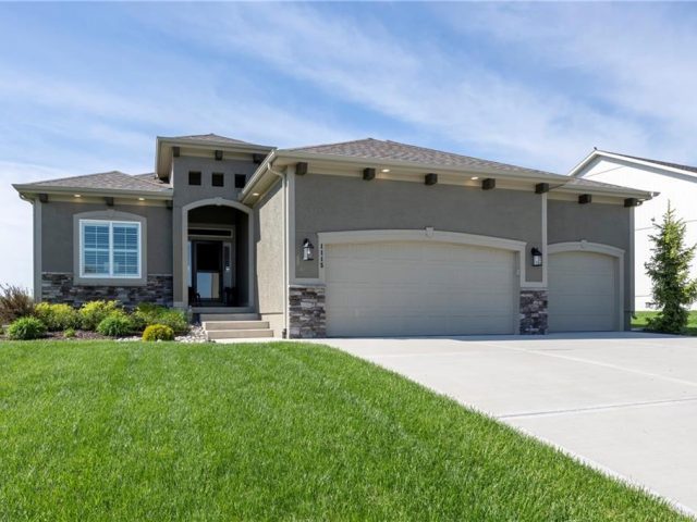 Homes for Sale in Kansas City, MO 64155 | 1115 NW 106th Street