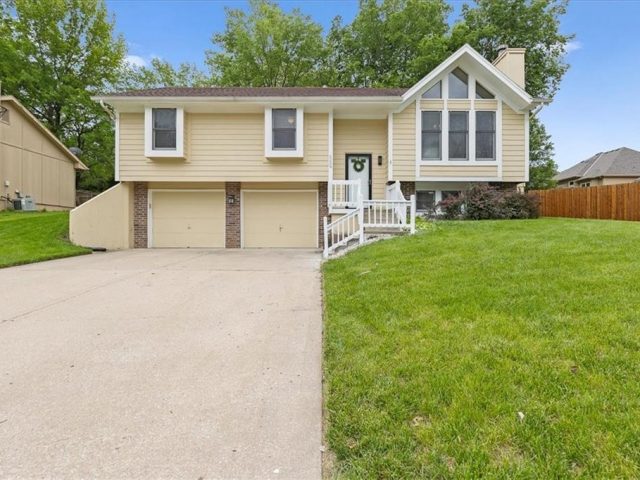 Homes for Sale in Kansas City, MO 64151 | 4209 NW 65th Street