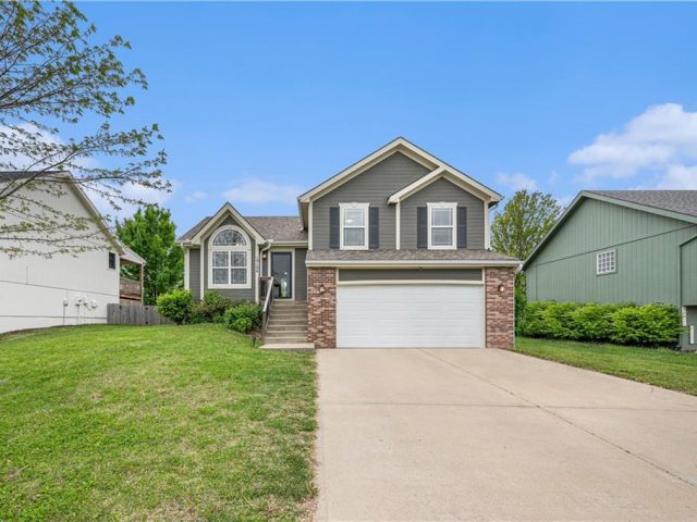 Homes for Sale in Kansas City, MO 64157 | 10106 N Lewis Avenue