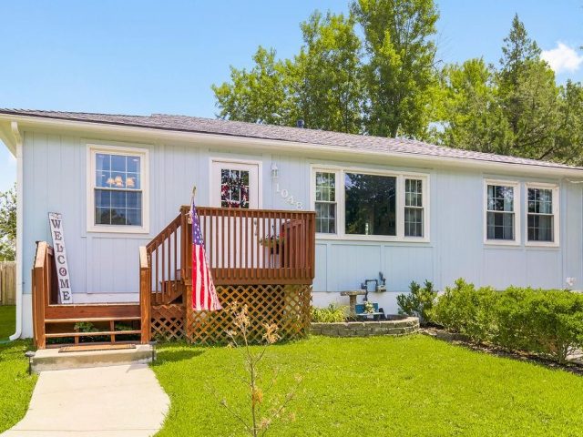 Homes for Sale in Lake Waukomis, MO 64151 | 1048 NW South Shore Drive