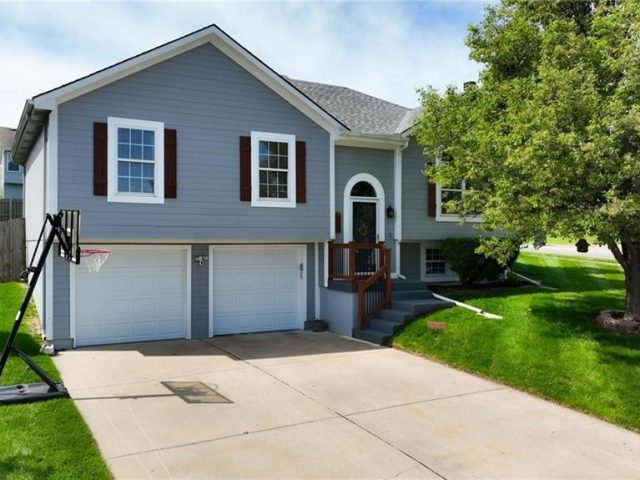 Homes for Sale in Kansas City, MO 64155 | 219 NW 113th Terrace