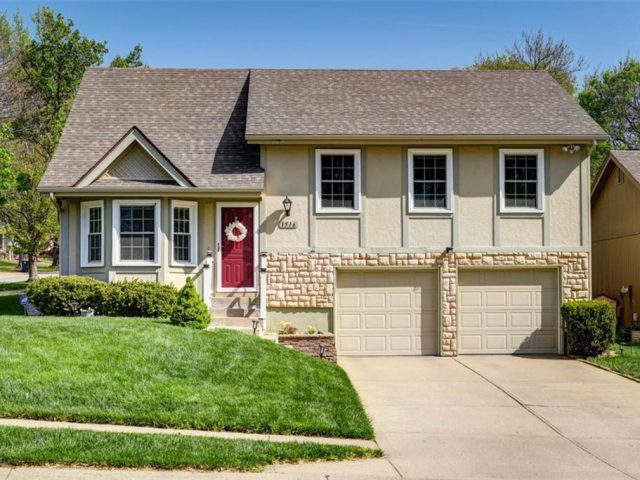 Homes for Sale in Kansas City, MO 64118 | 1516 NW 63rd Terrace