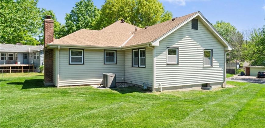 Homes for Sale in Gladstone, MO 64118 | 7300 N Woodland Avenue