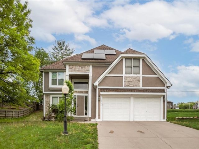 Homes for Sale in Kansas City, MO 64119 | 6700 N Charlston Drive