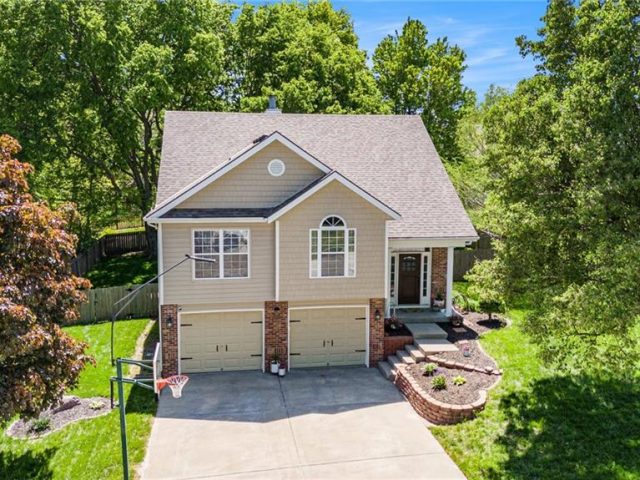 Homes for Sale in Smithville, MO 64089 | 403  Amesbury Drive