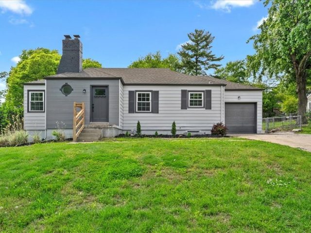 Homes for Sale in Kansas City, MO 64166 | 4126 NW Willow Drive