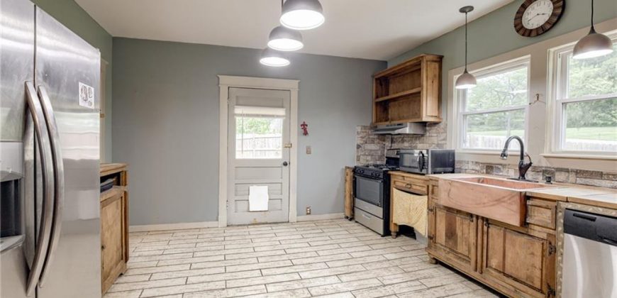 Homes for Sale in Liberty, MO 64068 | 90 N Ridge Avenue