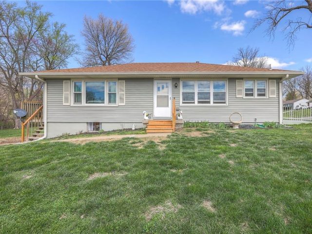 Homes for Sale in Kansas City, MO 64118 | 5302 N Woodland Avenue