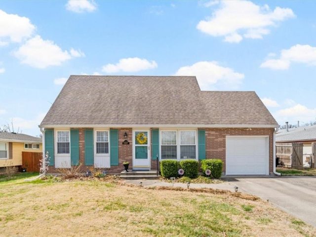 Homes for Sale in Kansas City, MO 64117 | 5327 NE 43rd Terrace