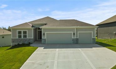 Homes for Sale in Liberty, MO 64068 | 1015  Poplar Lane