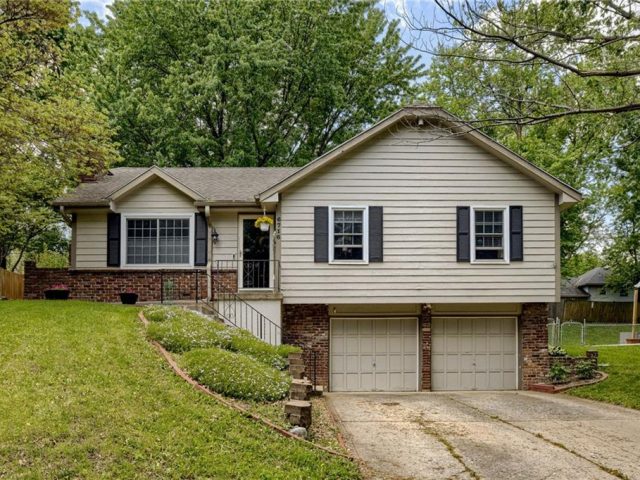 Homes for Sale in Parkville, MO 64152 | 6716 NW Sioux Drive