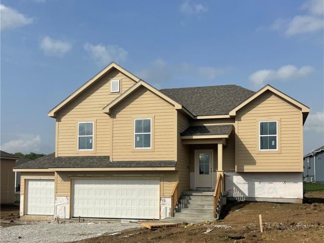 Homes for Sale in Kansas City, MO 64165 | 1222 NE 122nd Street
