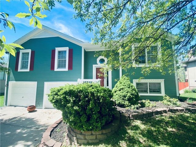 Homes for Sale in Kansas City, MO 64118 | 7124 N Hickory Street