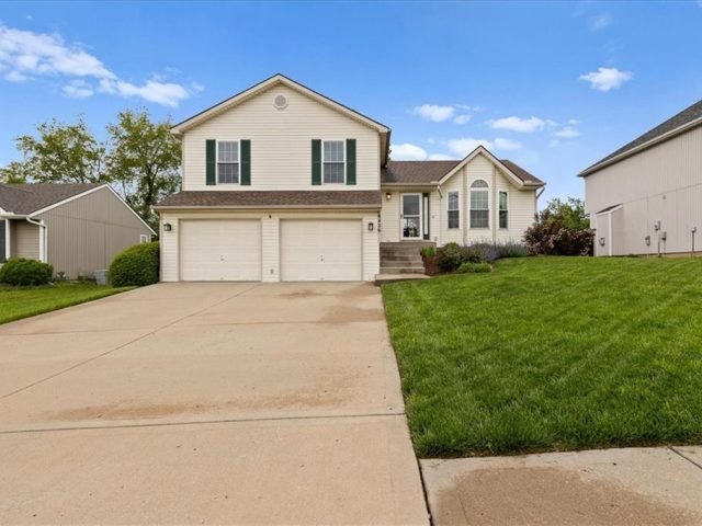 Homes for Sale in Kansas City, MO 64153 | 8426 N Winfield Avenue